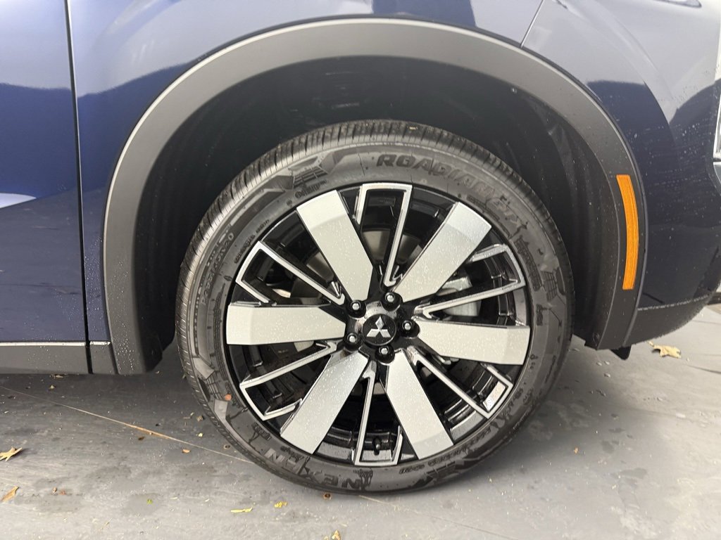 New 2025 Mitsubishi Outlander SE image 9