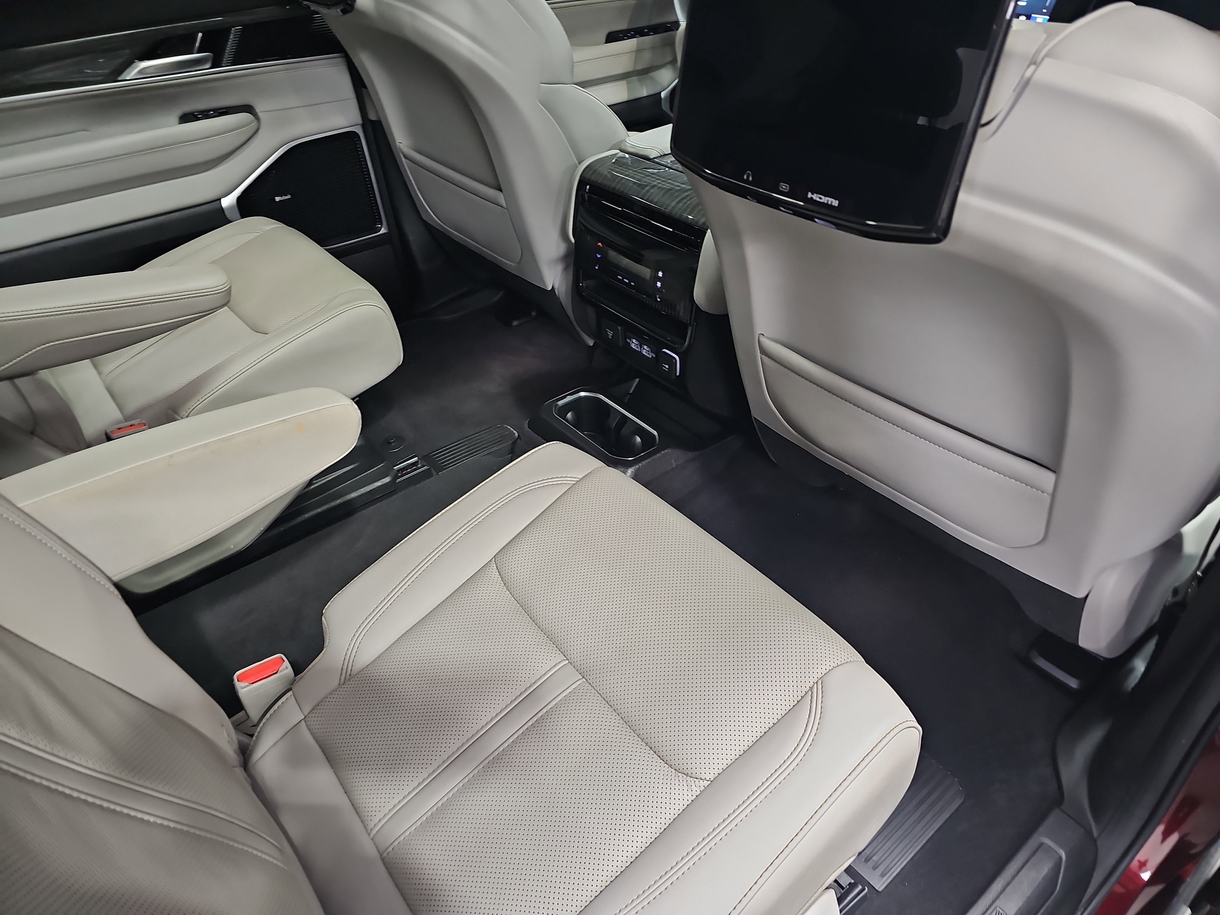 Used 2022 Jeep Wagoneer Series III w/ Premium Group I image 11