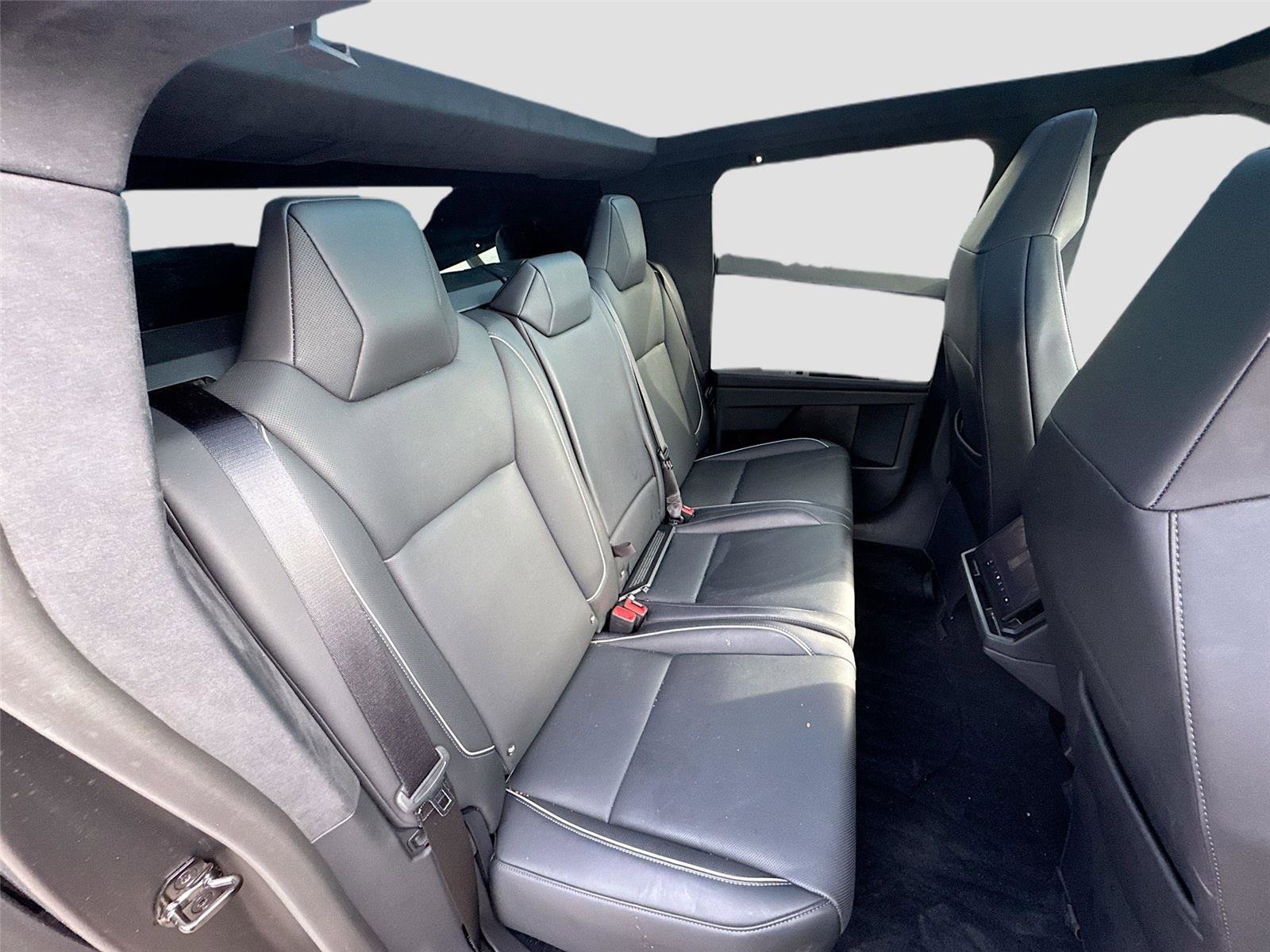 Used 2024 Tesla Cybertruck AWD Crew Cab image 11