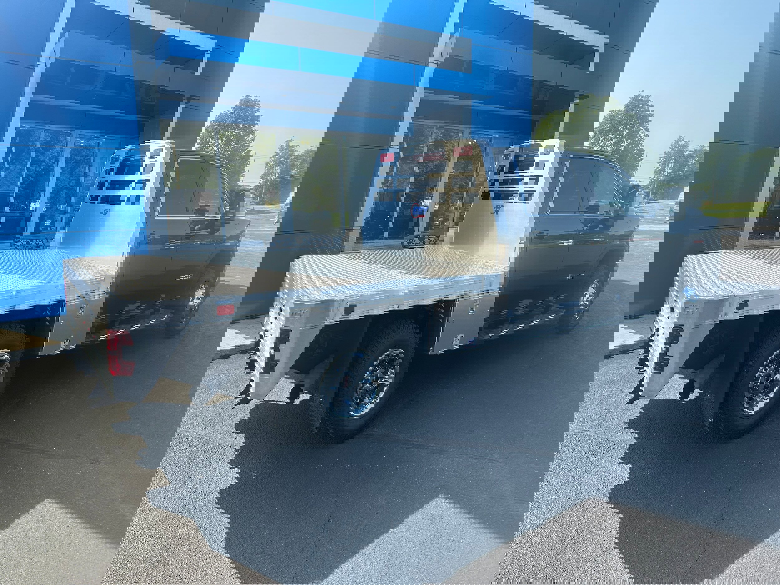 Used 2020 GMC Sierra 3500 SLE w/ SLE Convenience Package image 2