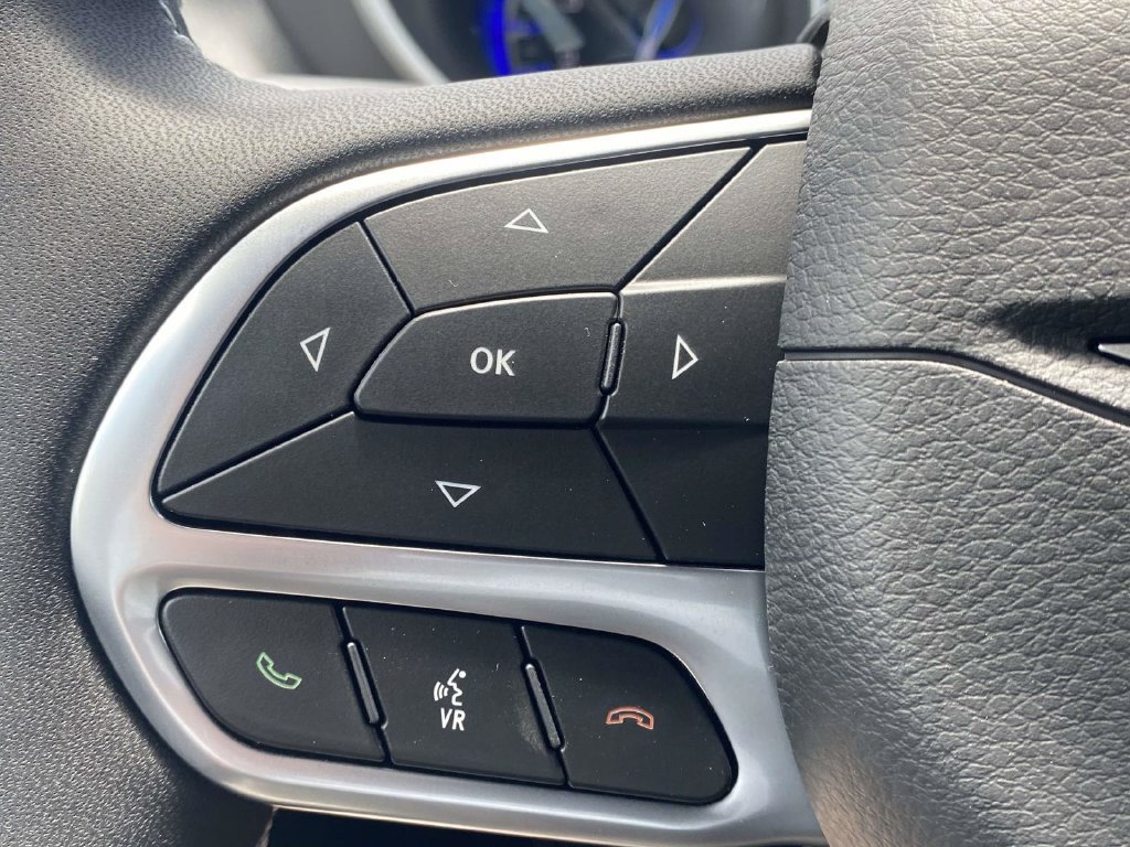 New 2027 Chrysler Pacifica Select w/ Family Tech Group FWD image 27