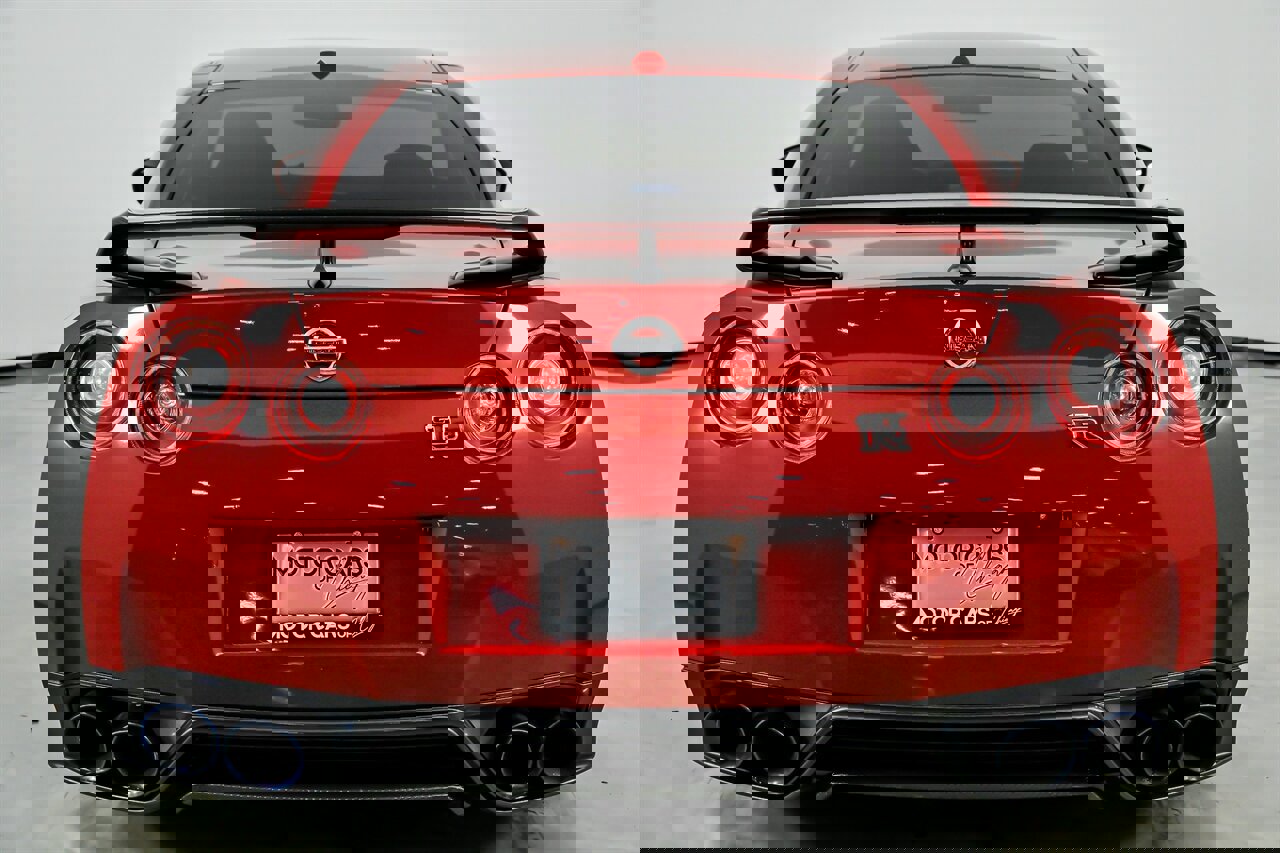 Used 2015 Nissan GT-R Black Edition image 11