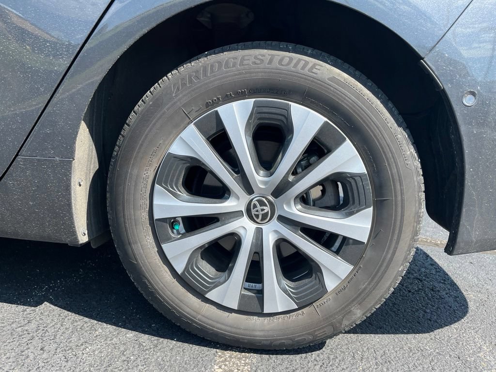 Used 2021 Toyota Prius XLE AWD/4WD image 10