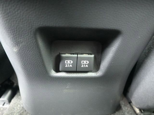 Used 2020 Toyota RAV4 XLE Premium image 19