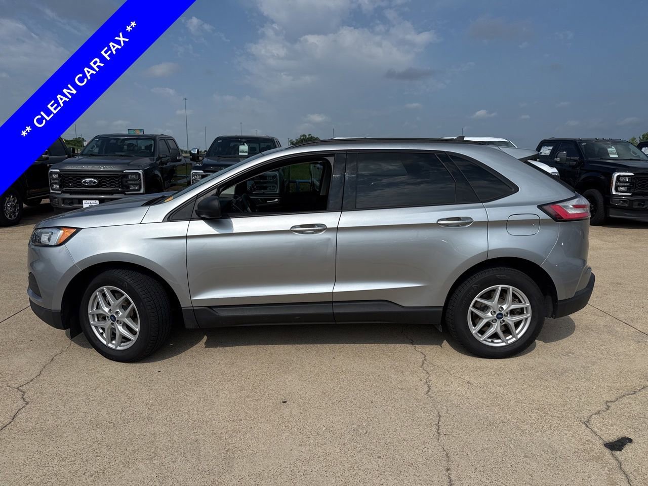 Used 2022 Ford Edge SE image 3