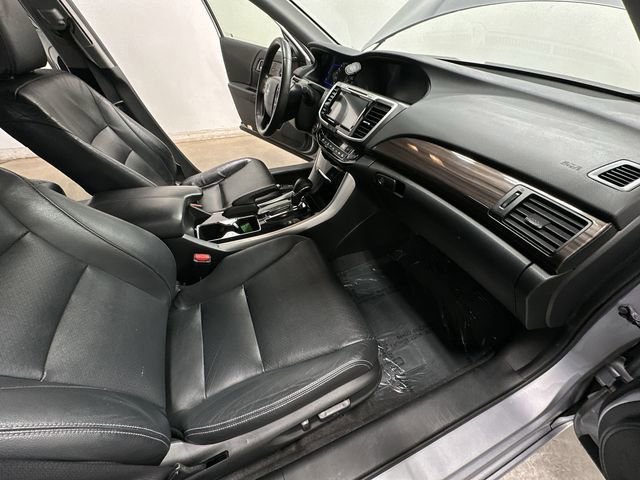 Used 2017 Honda Accord Touring image 22