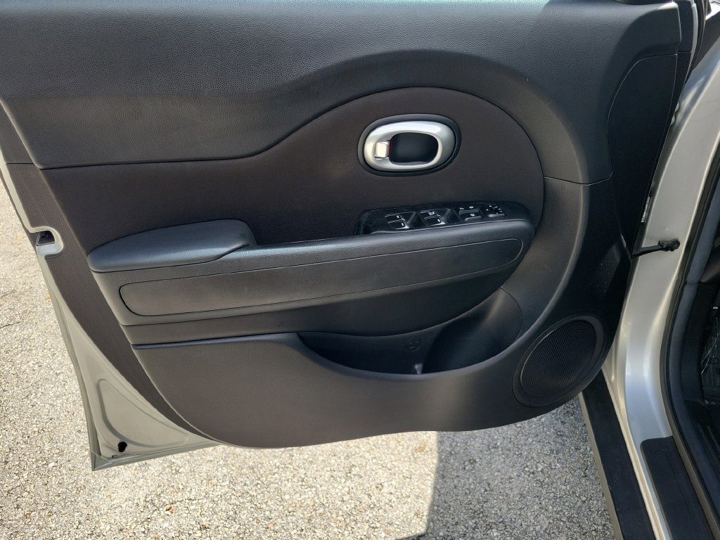 Used 2019 Kia Soul FWD image 26