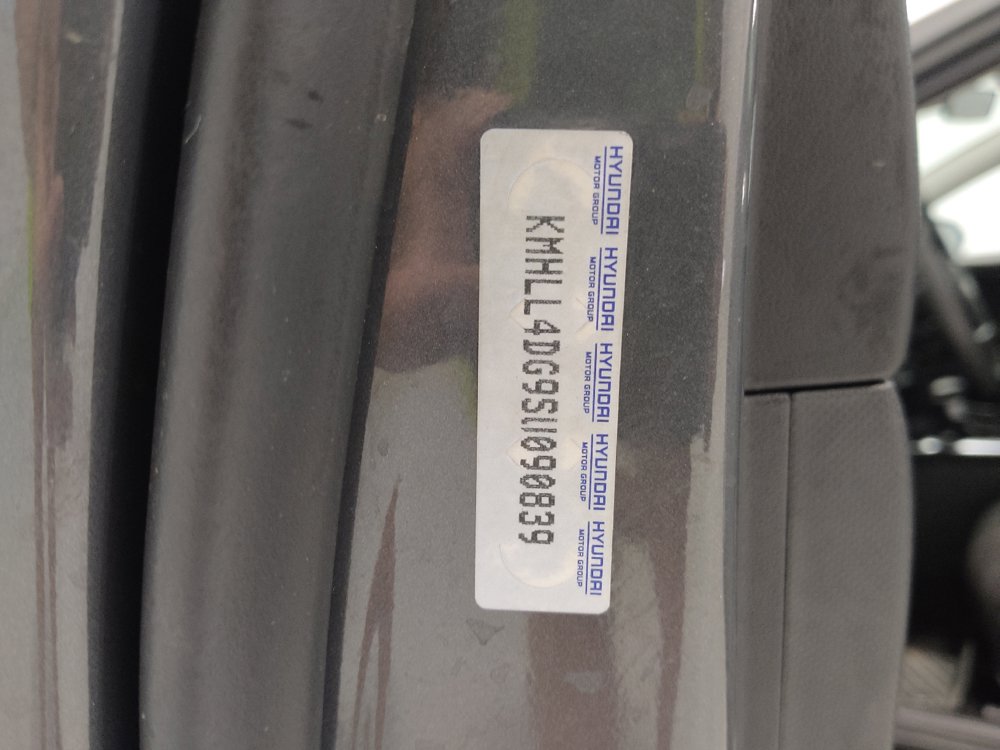 Used 2025 Hyundai Elantra SE FWD image 33