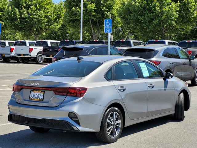 Used 2023 Kia Forte LXS w/ LXS Technology Package image 4