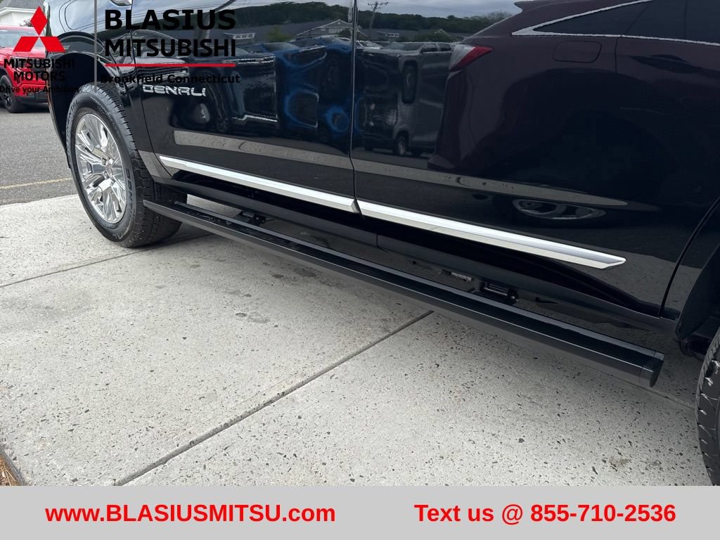 Used 2026 GMC Yukon Denali w/ Sun & Power Step Package AWD/4WD image 39