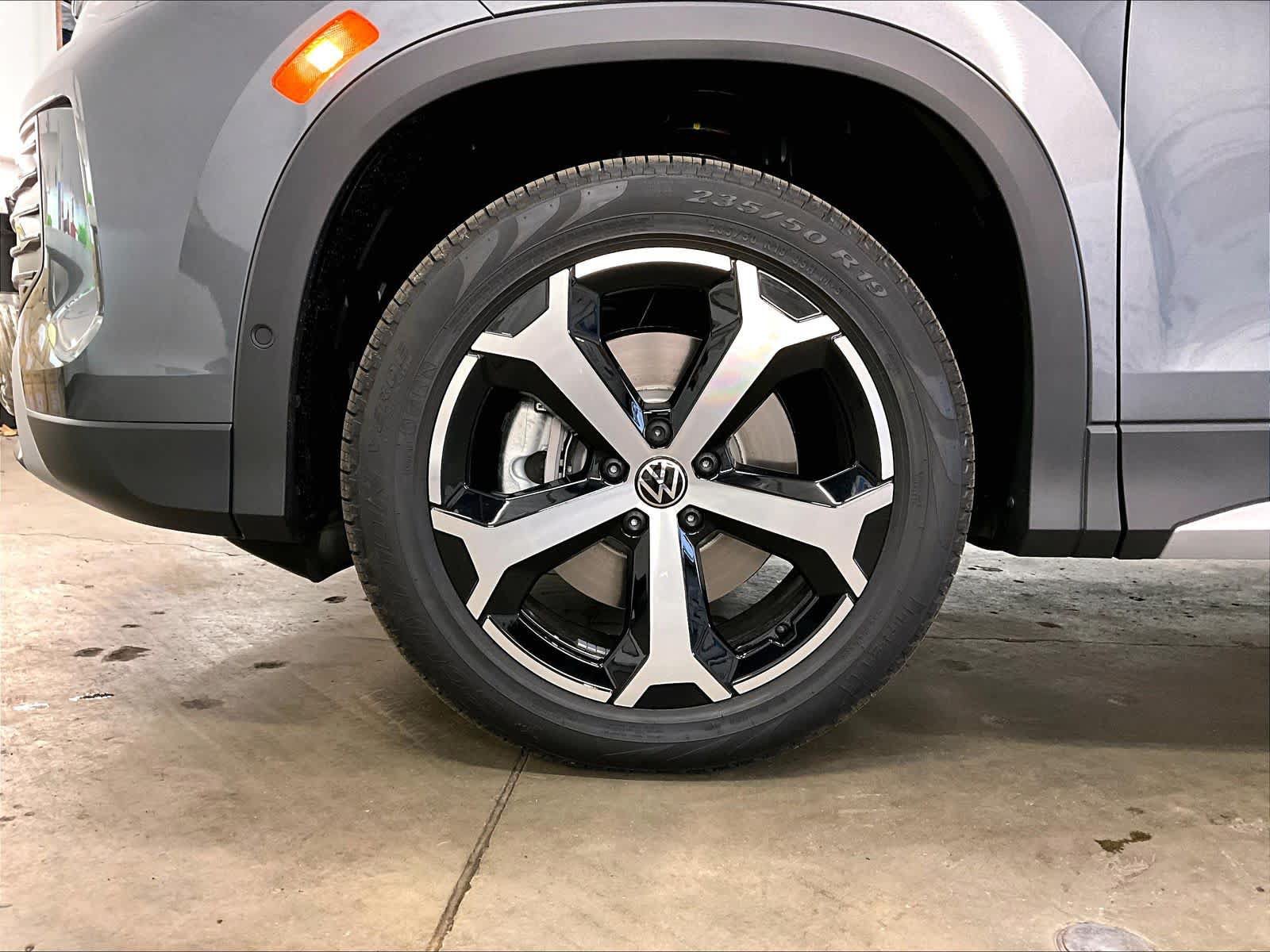 New 2026 Volkswagen Tiguan SE AWD/4WD image 12