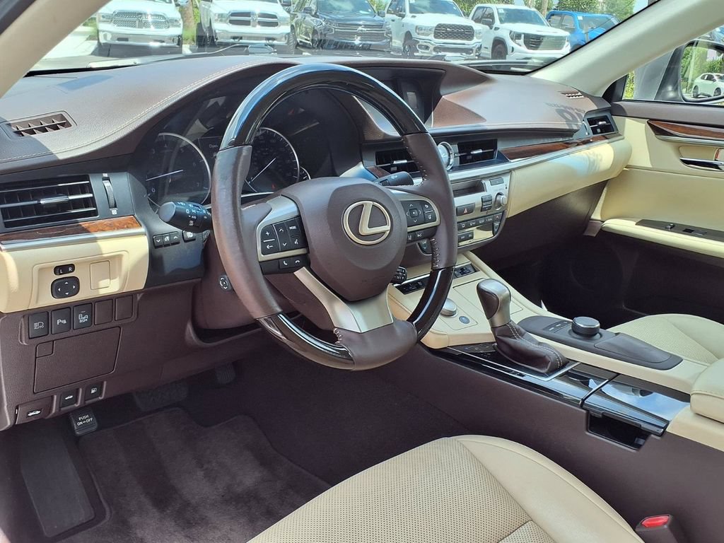 Used 2018 Lexus ES 350 w/ Premier Package FWD image 21