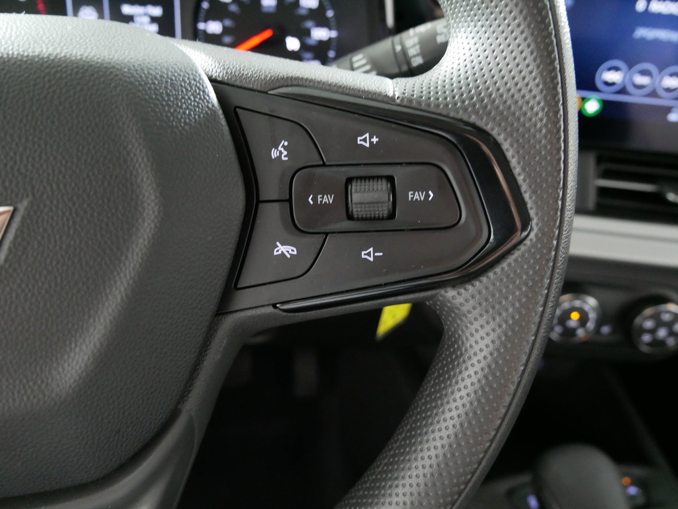 Used 2025 Chevrolet Trax LS w/ LS Convenience Package FWD image 28