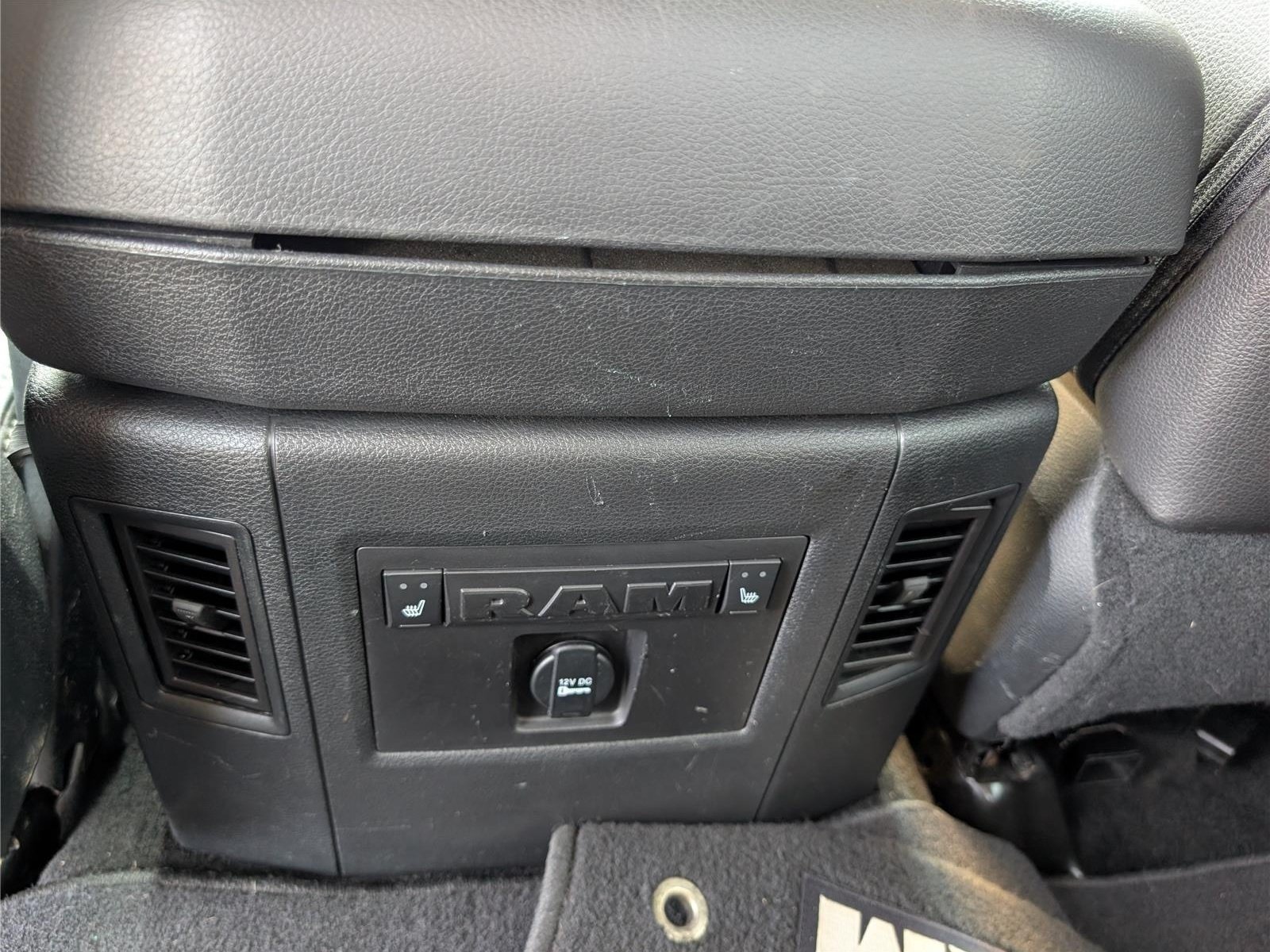 Used 2016 RAM 1500 Laramie w/ Convenience Group AWD/4WD image 18