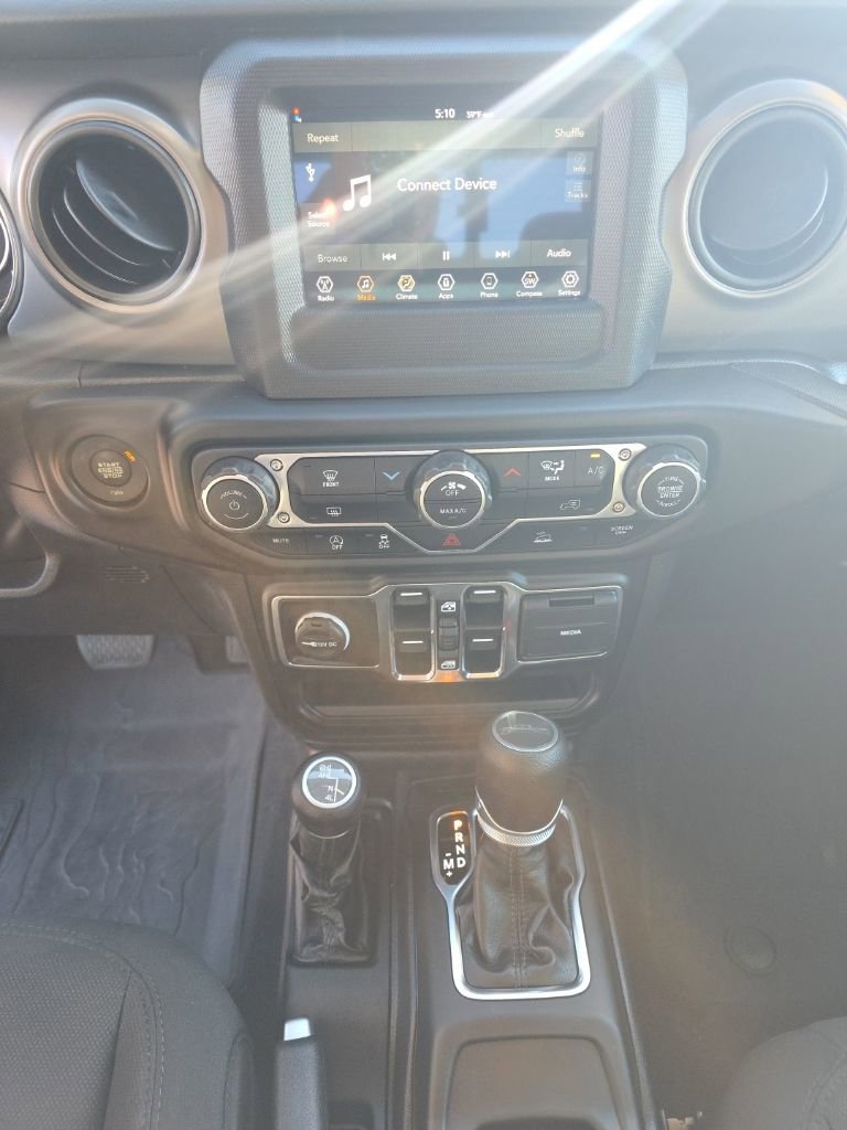 Certified 2022 Jeep Gladiator Willys image 14