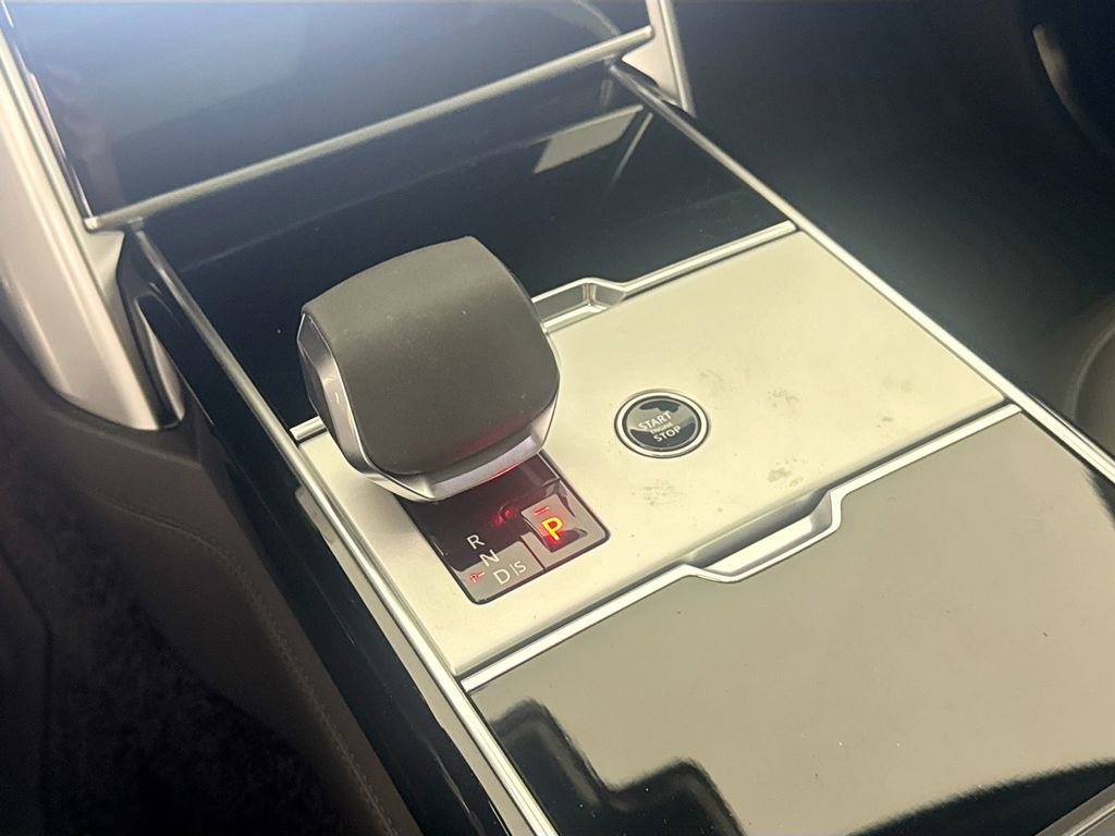 New 2026 Land Rover Range Rover Long Wheelbase SE image 16