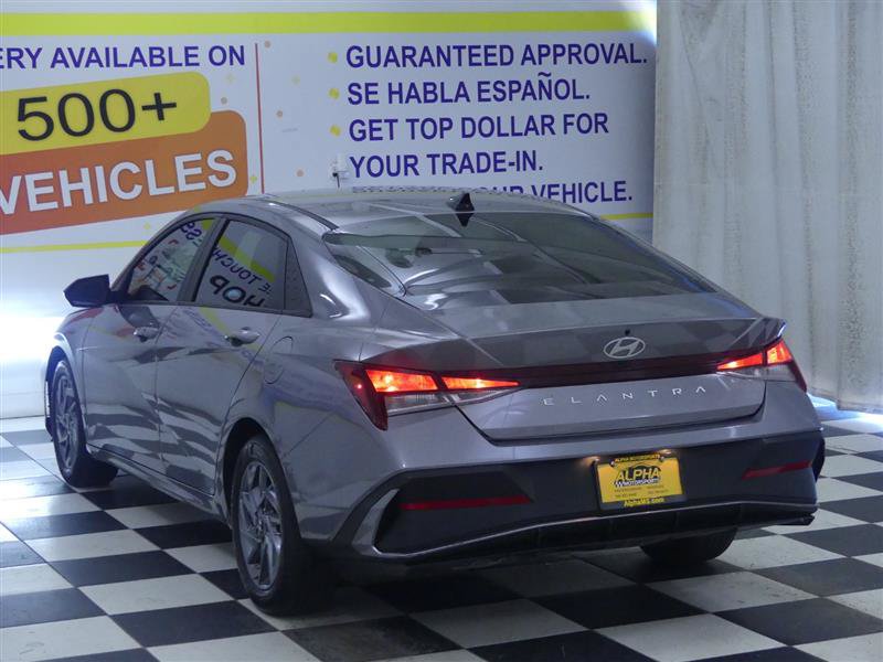 Used 2024 Hyundai Elantra SEL FWD image 5
