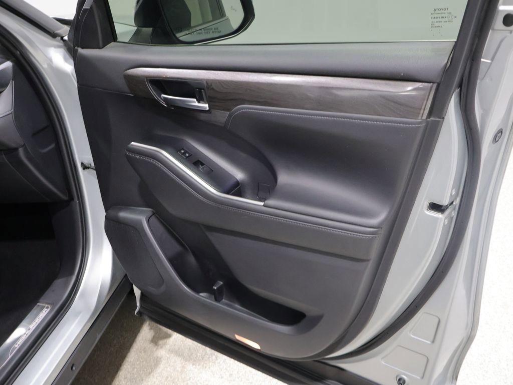 Used 2020 Toyota Highlander Platinum image 27