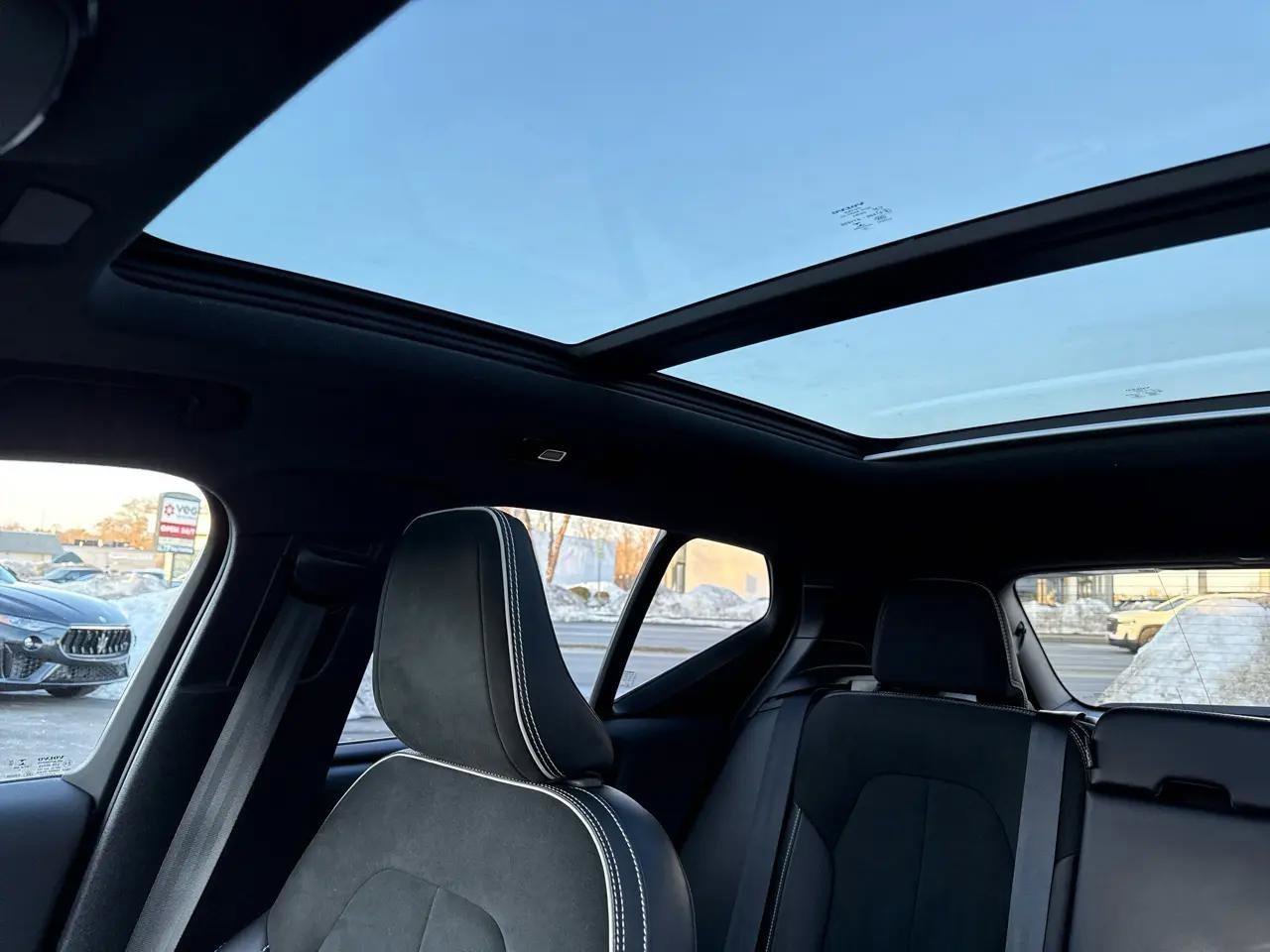 Used 2021 Volvo XC40 P8 Recharge w/ Climate Package image 49