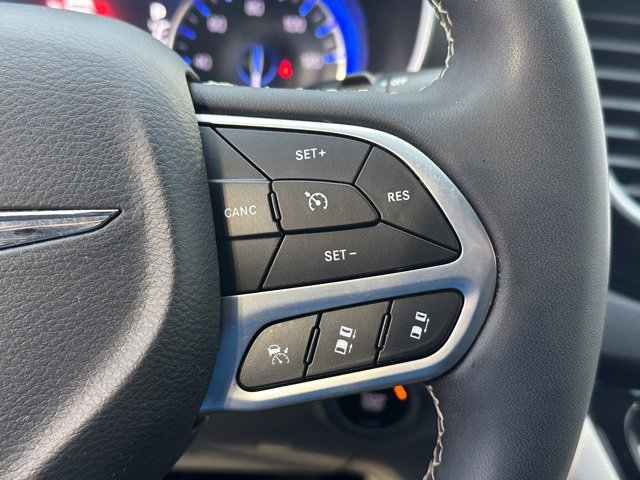 Used 2024 Chrysler Pacifica Touring-L image 42