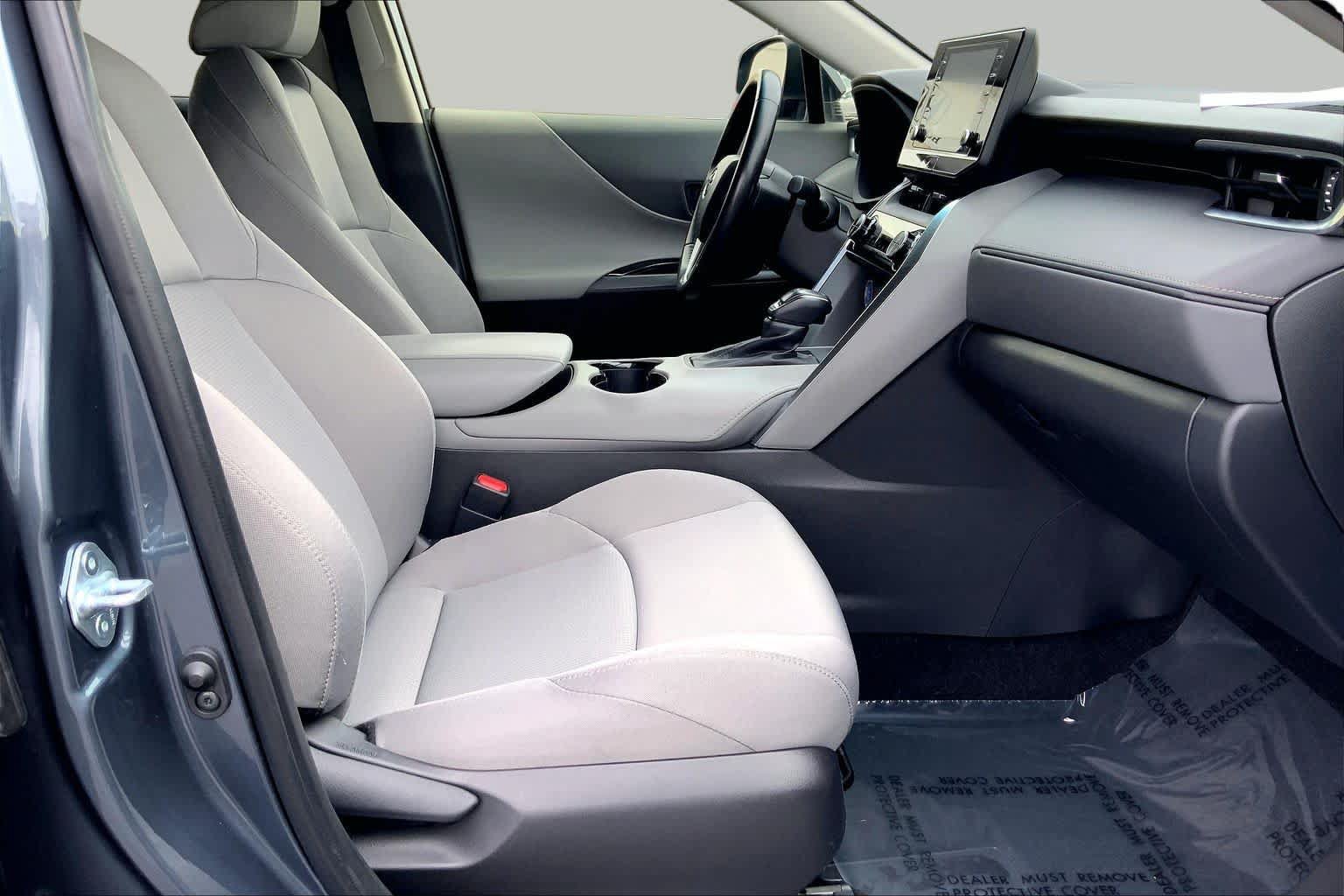 Used 2021 Toyota Venza LE AWD/4WD image 8