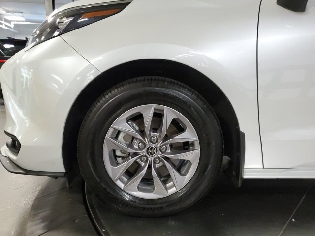Used 2026 Toyota Sienna XLE AWD/4WD image 29