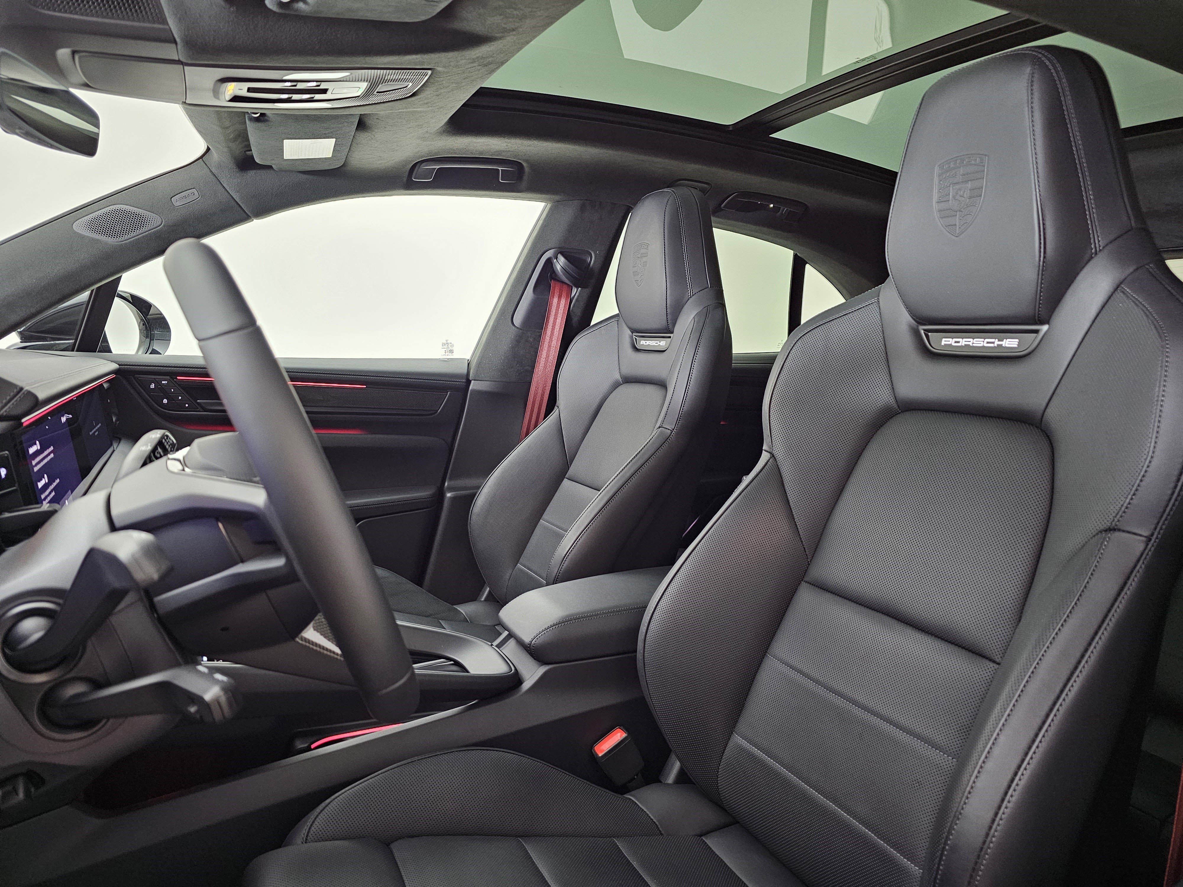 Used 2025 Porsche Macan Turbo Electric image 8