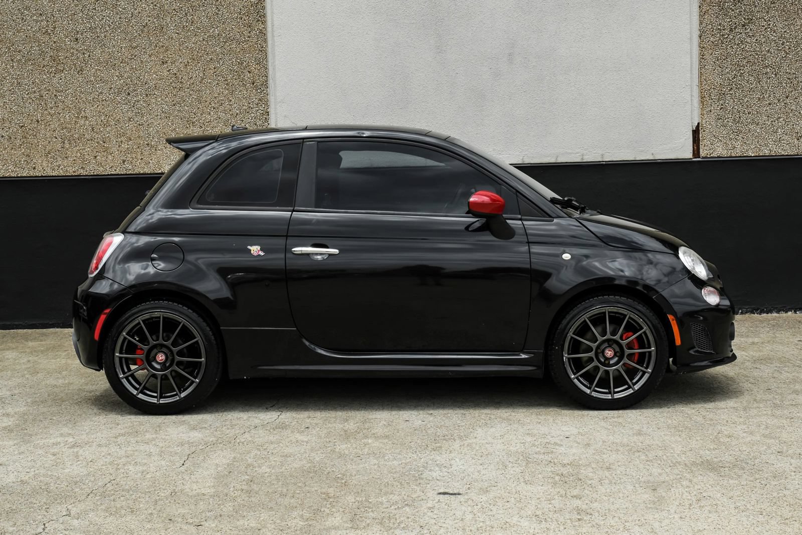 Used 2012 FIAT 500 Abarth w/ Safety & Convenience Pkg FWD image 8