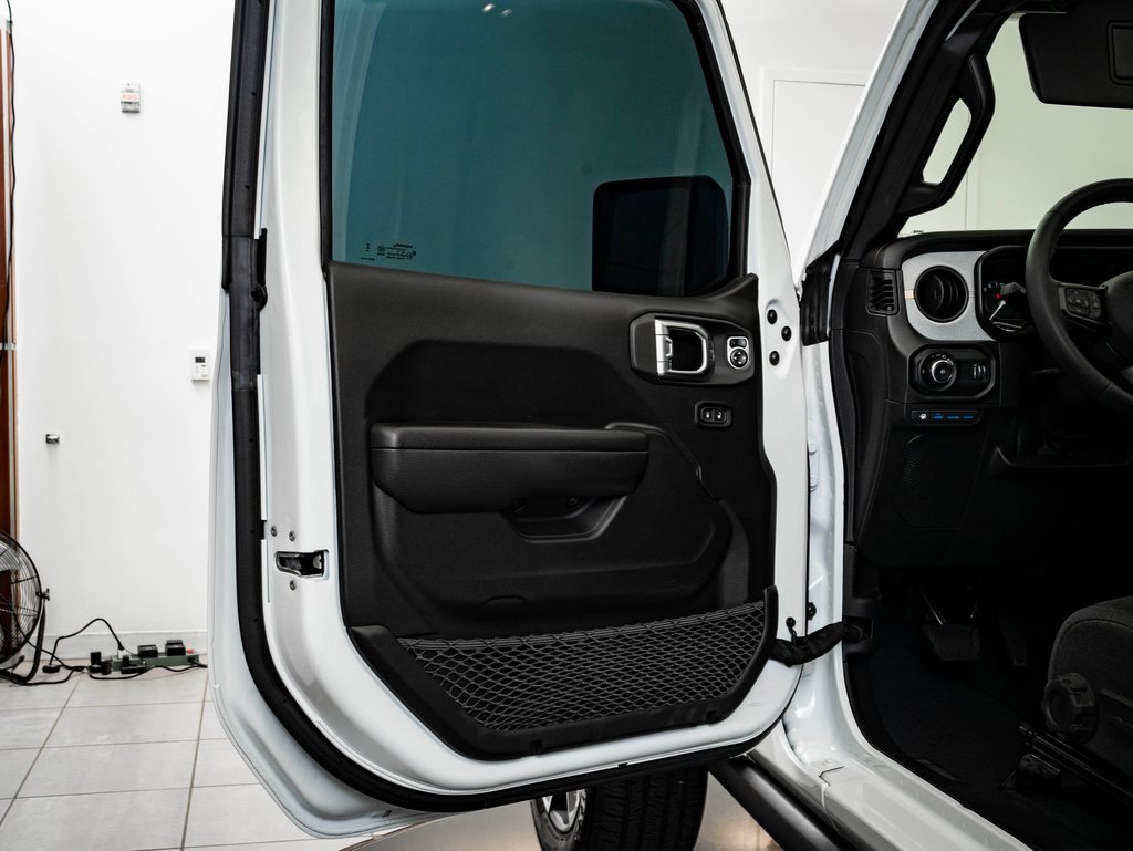 Used 2024 Jeep Wrangler Unlimited image 27