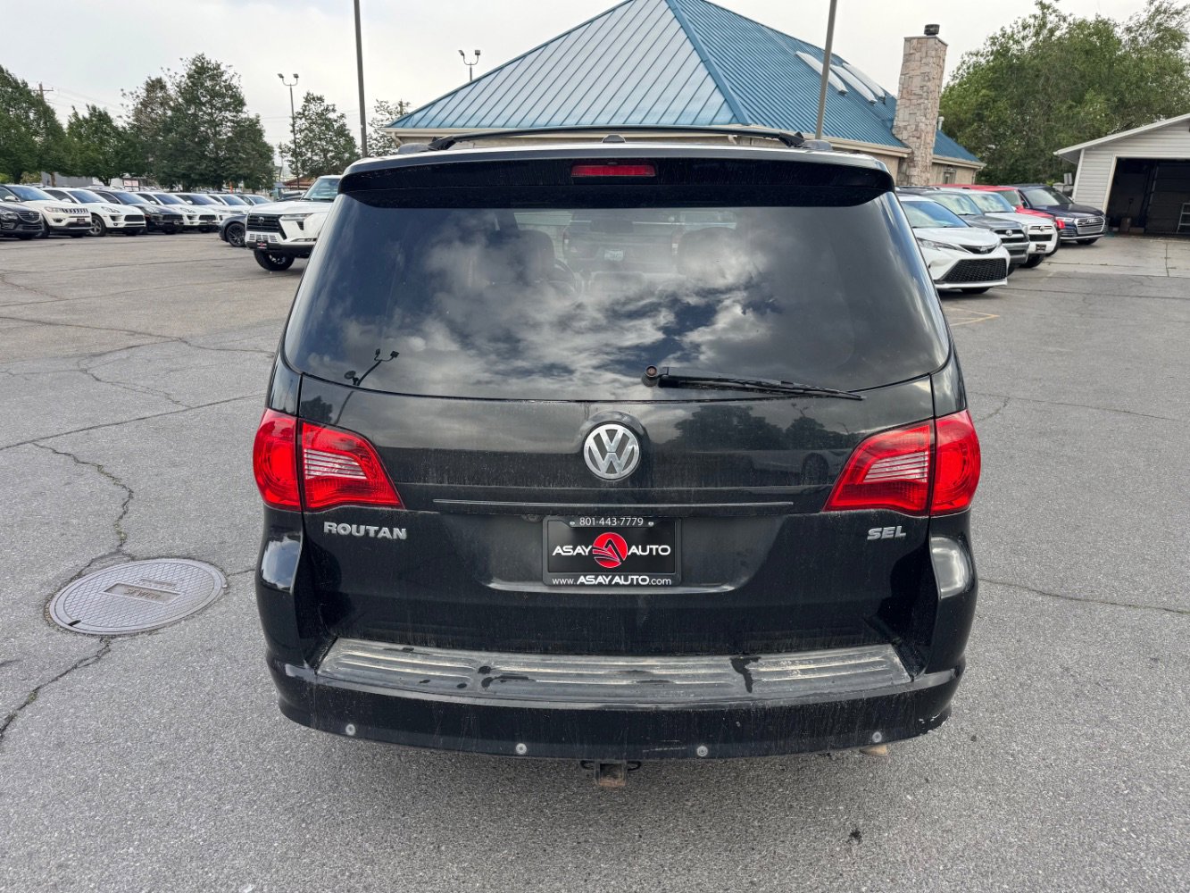 Used 2010 Volkswagen Routan SEL Premium FWD image 4