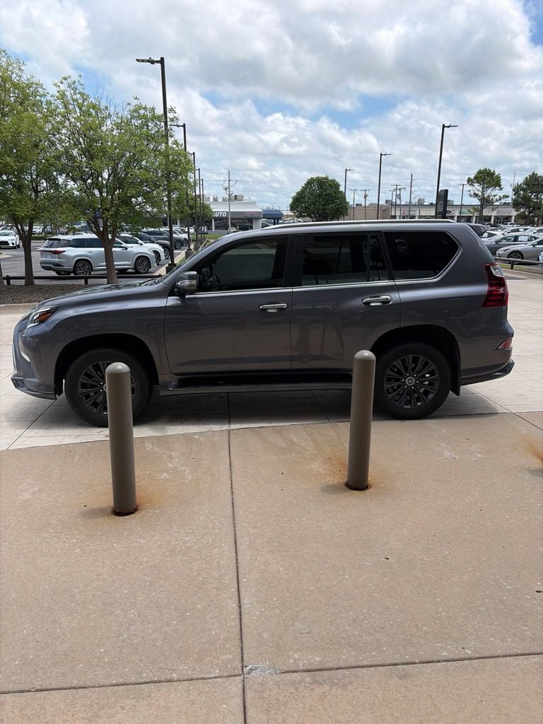 Used 2022 Lexus GX 460 Luxury w/ Sport Design Package AWD/4WD image 4