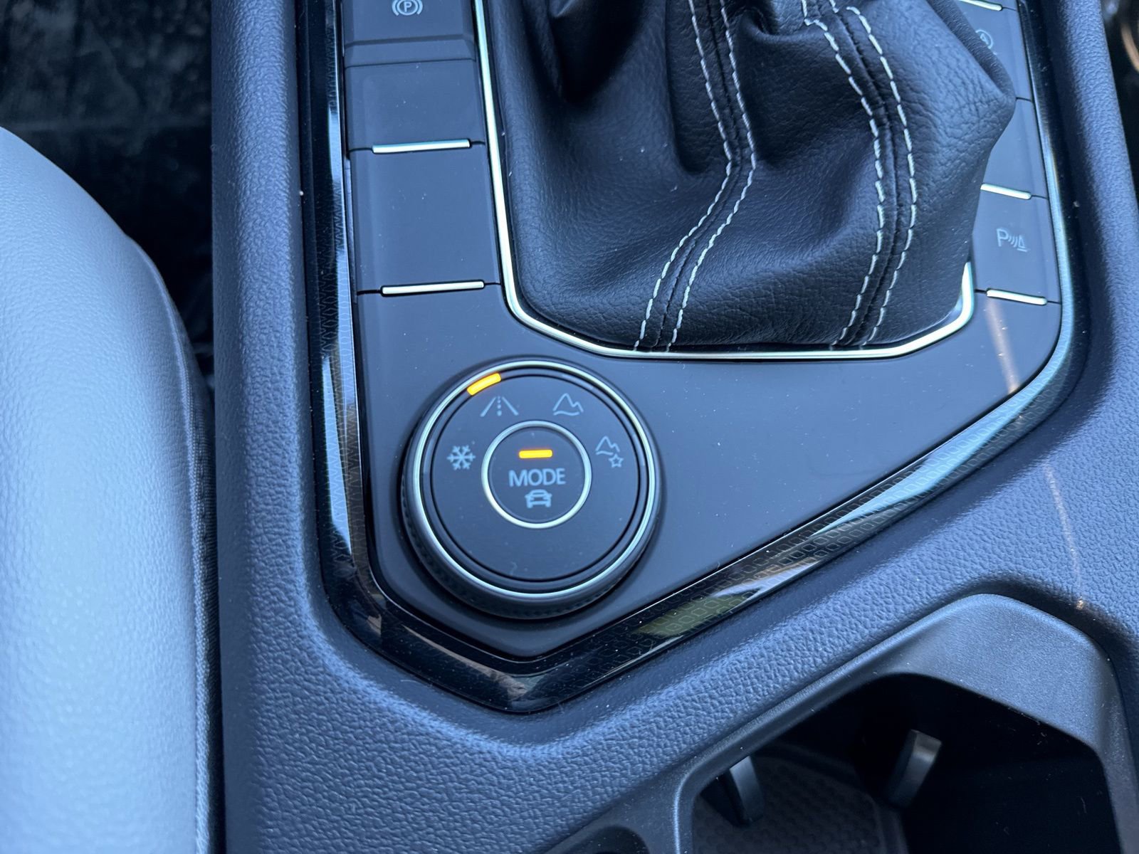 New 2026 Volkswagen Taos SE image 48