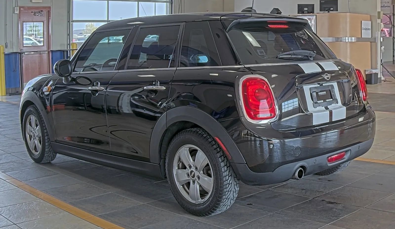 Used 2019 MINI Cooper 4-Door Hardtop FWD image 3