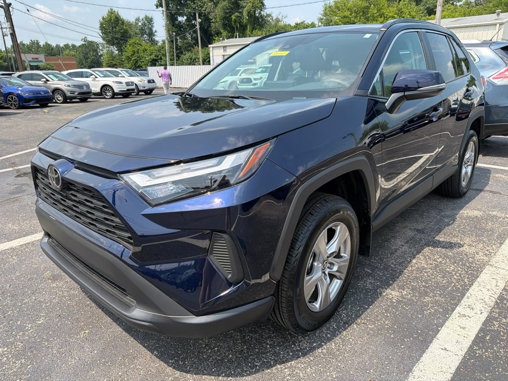 Used 2025 Toyota RAV4 XLE w/ Convenience Package FWD image 3