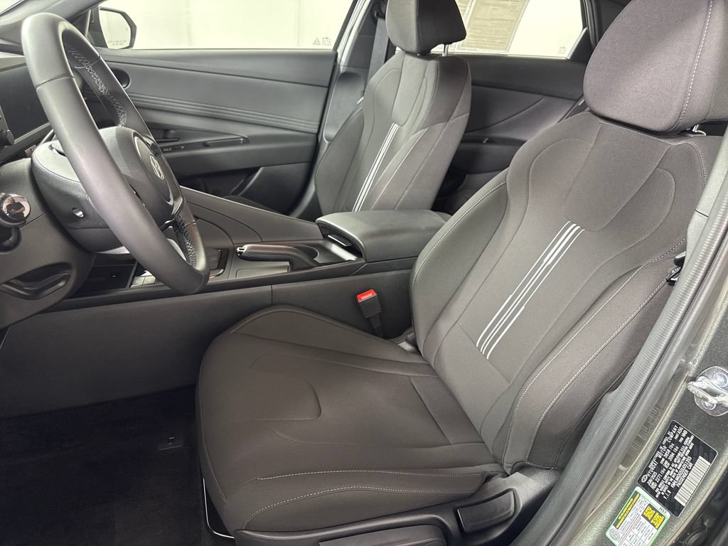 Certified 2025 Hyundai Elantra Sport FWD image 13