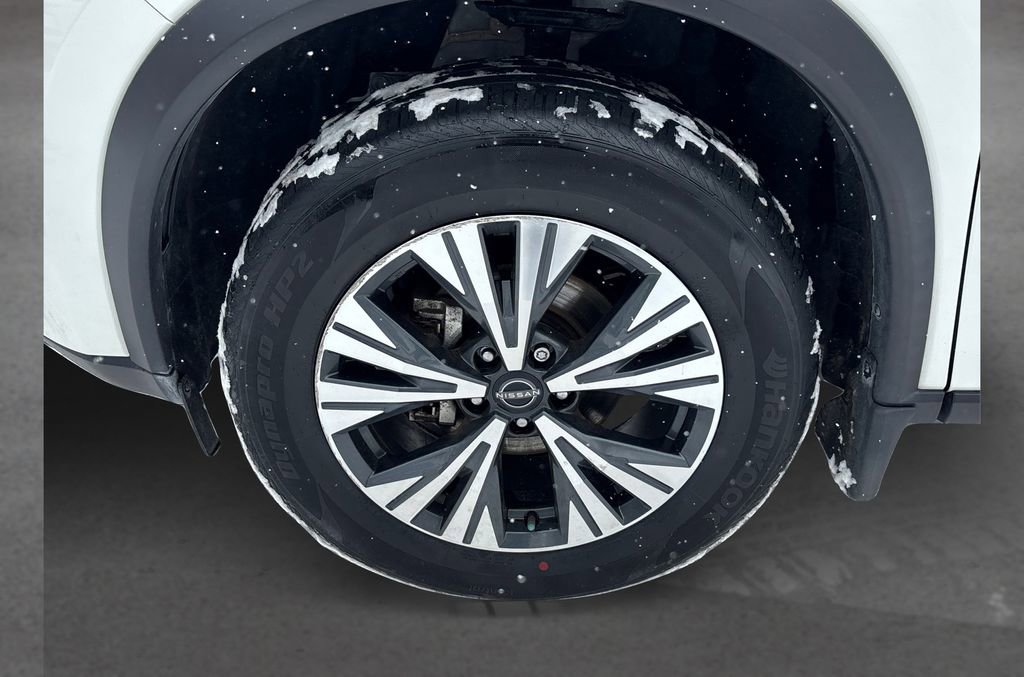 Used 2023 Nissan Rogue SV image 12