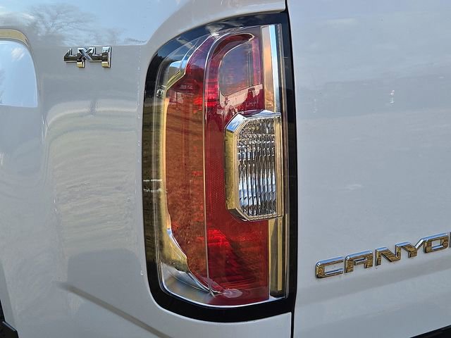 Used 2017 GMC Canyon SLT w/ Driver Alert Package image 11