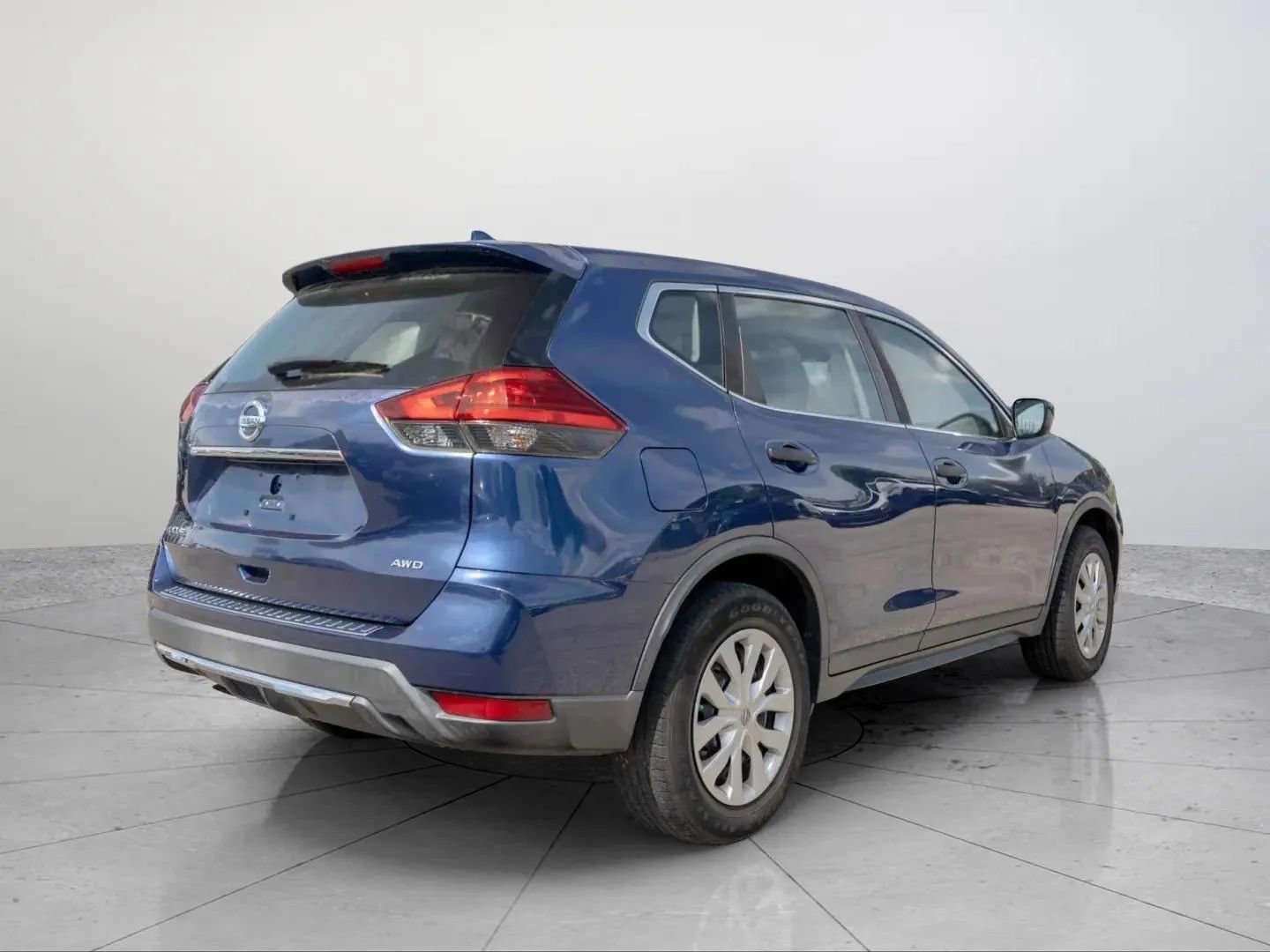 Used 2017 Nissan Rogue S image 5