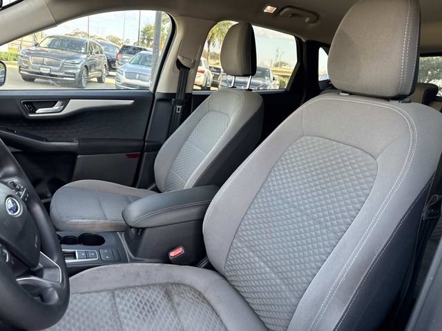 Used 2020 Ford Escape SE image 17