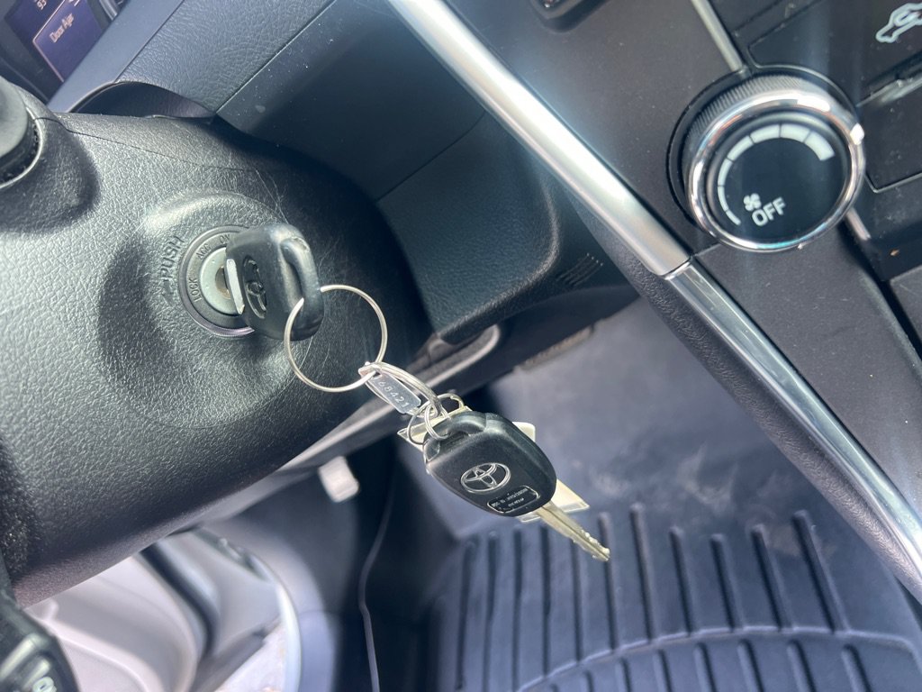 Used 2015 Toyota Camry SE FWD image 30