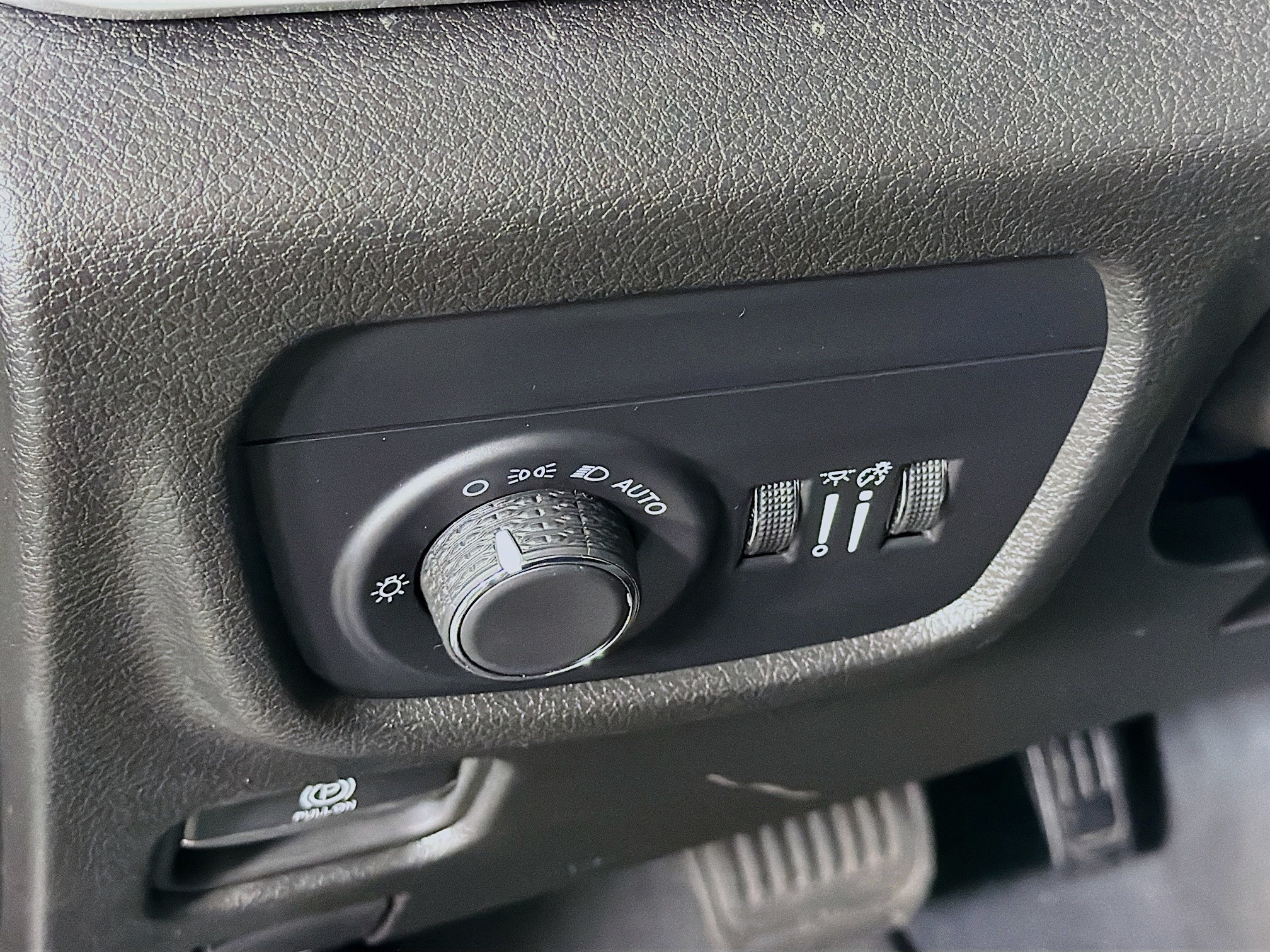 Used 2023 Jeep Grand Cherokee Laredo RWD image 17