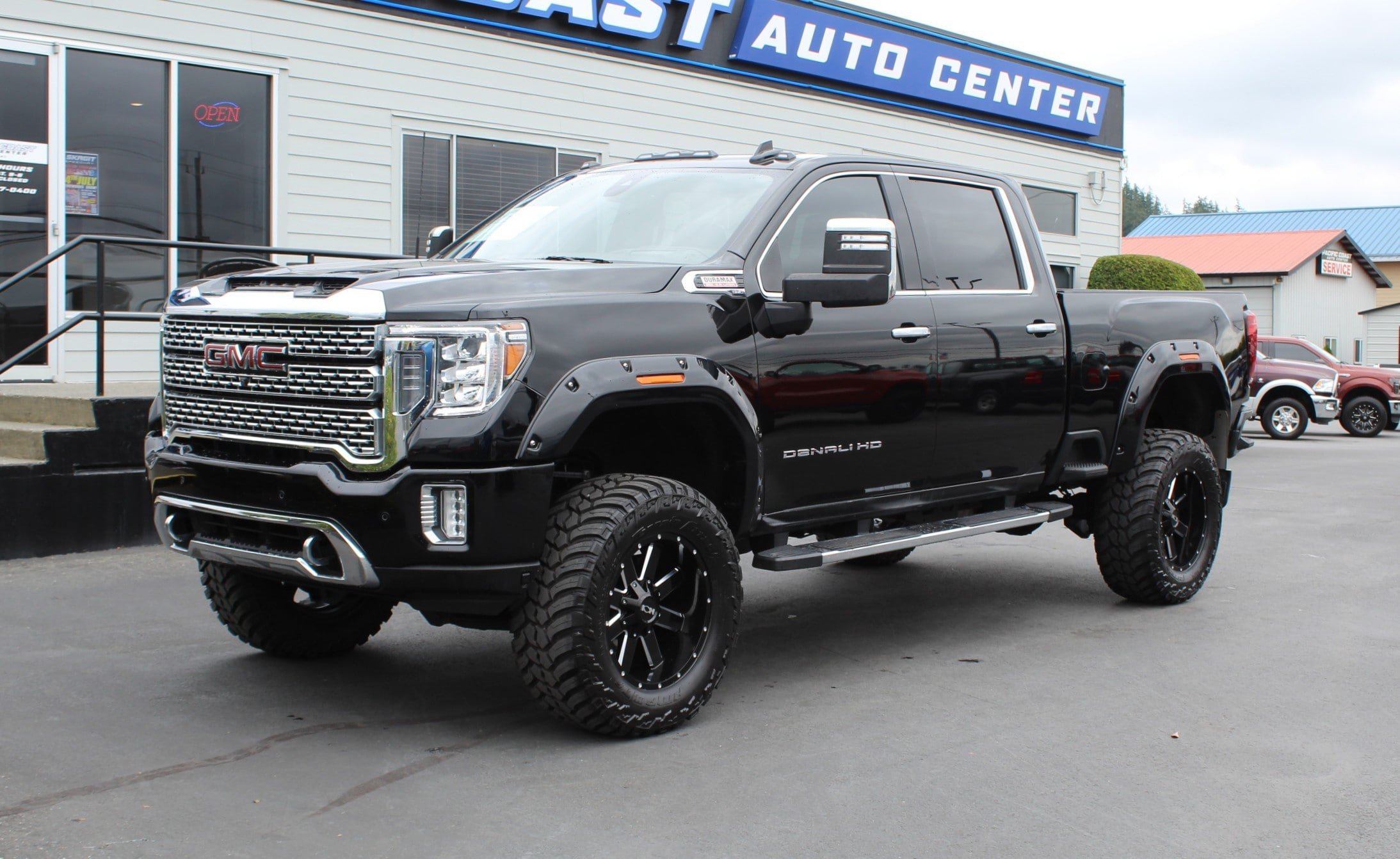 Used 2022 GMC Sierra 3500 Denali w/ Denali Ultimate Package AWD/4WD image 2