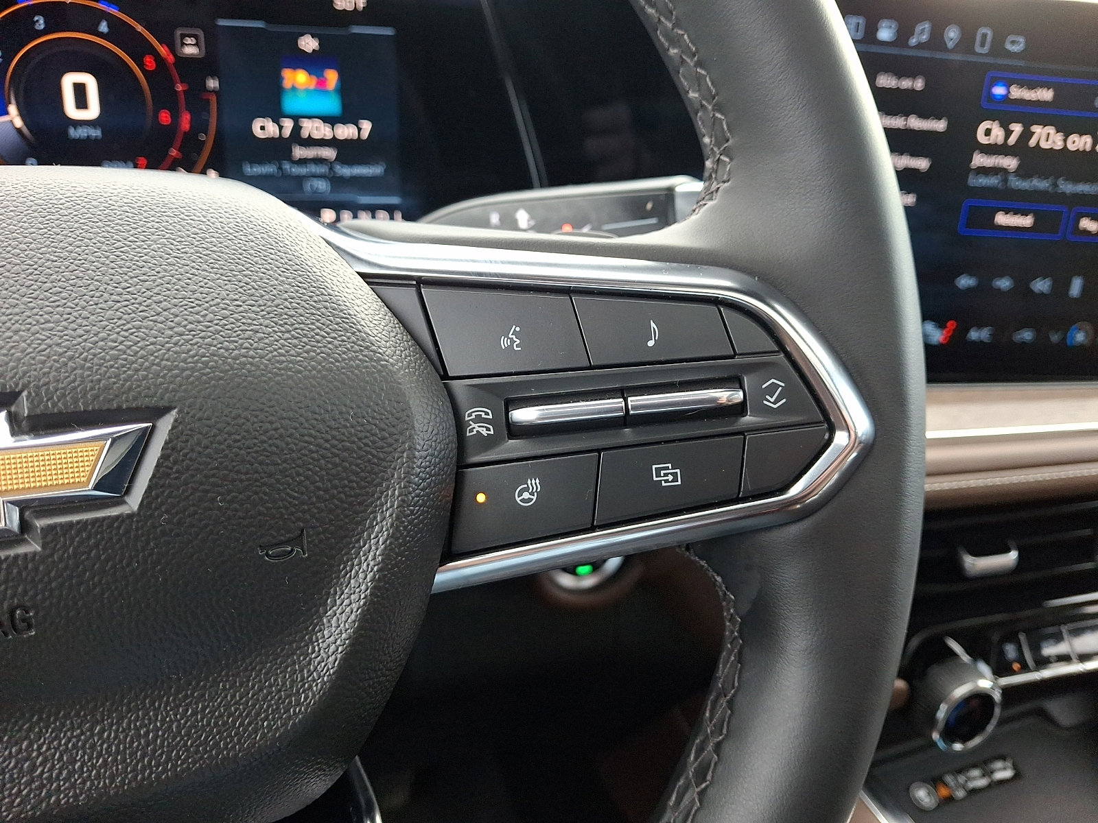 Used 2025 Chevrolet Suburban High Country image 24