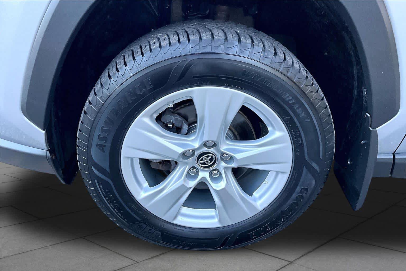 Certified 2019 Toyota RAV4 XLE w/ Convenience Package AWD/4WD image 11