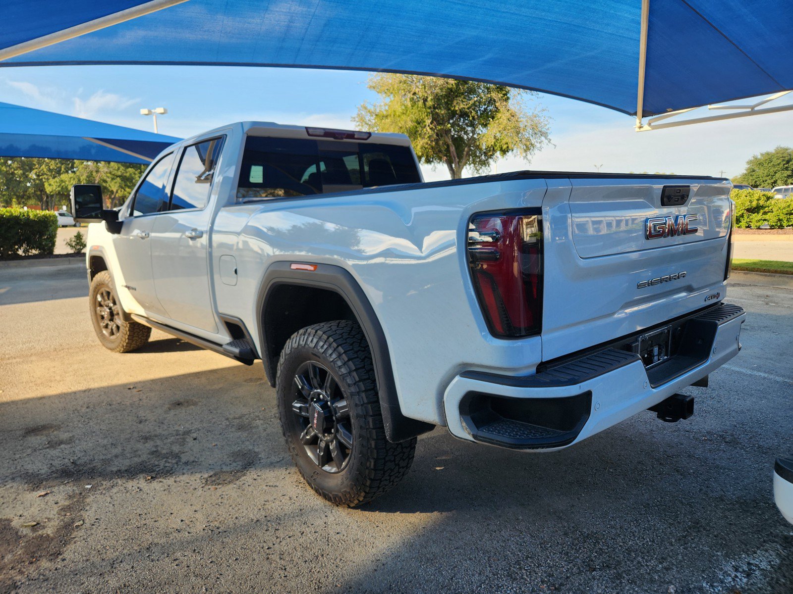 Used 2024 GMC Sierra 2500 AT4 w/ AT4 Premium Plus Package AWD/4WD image 3