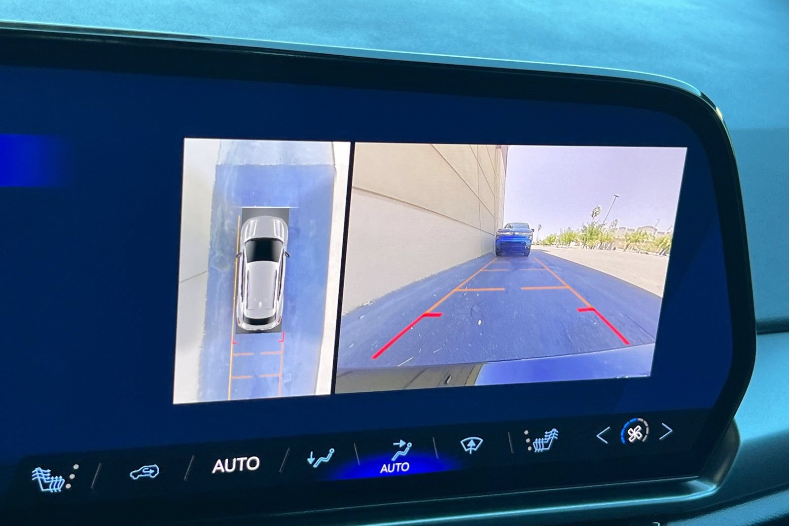 Used 2024 Chevrolet Equinox EV RS FWD image 28
