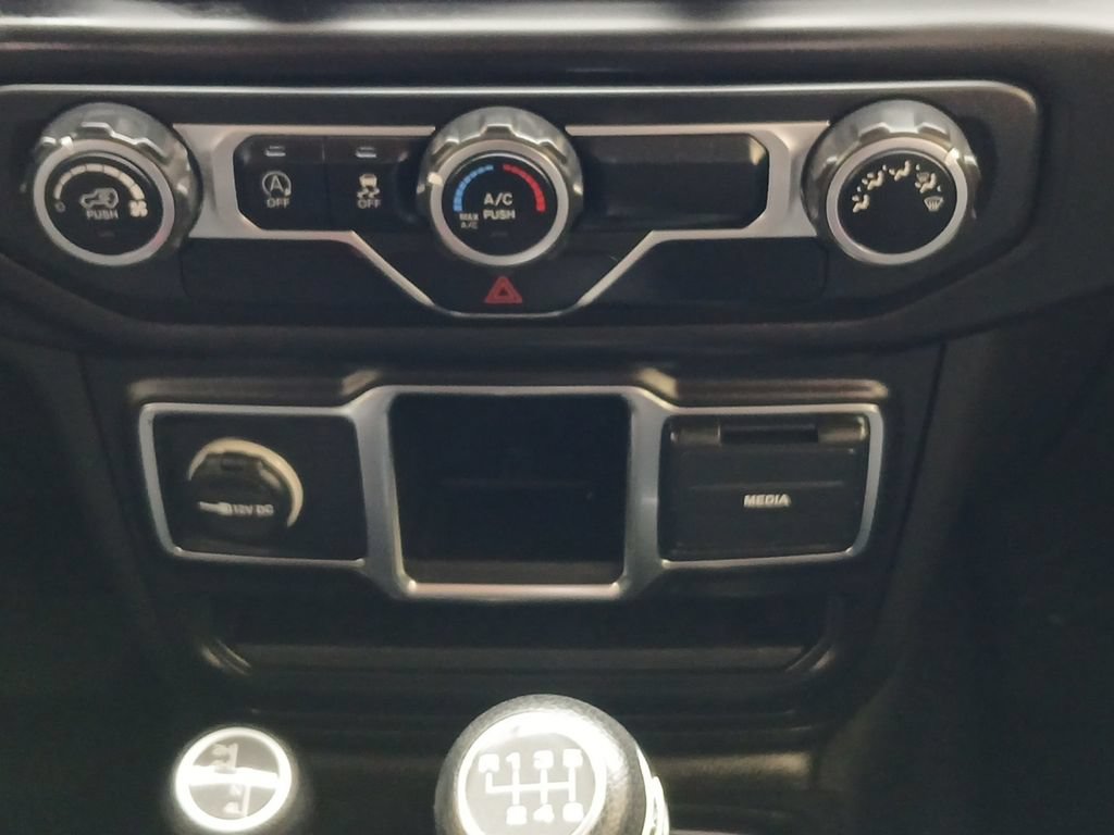 Used 2020 Jeep Wrangler Sport AWD/4WD image 4