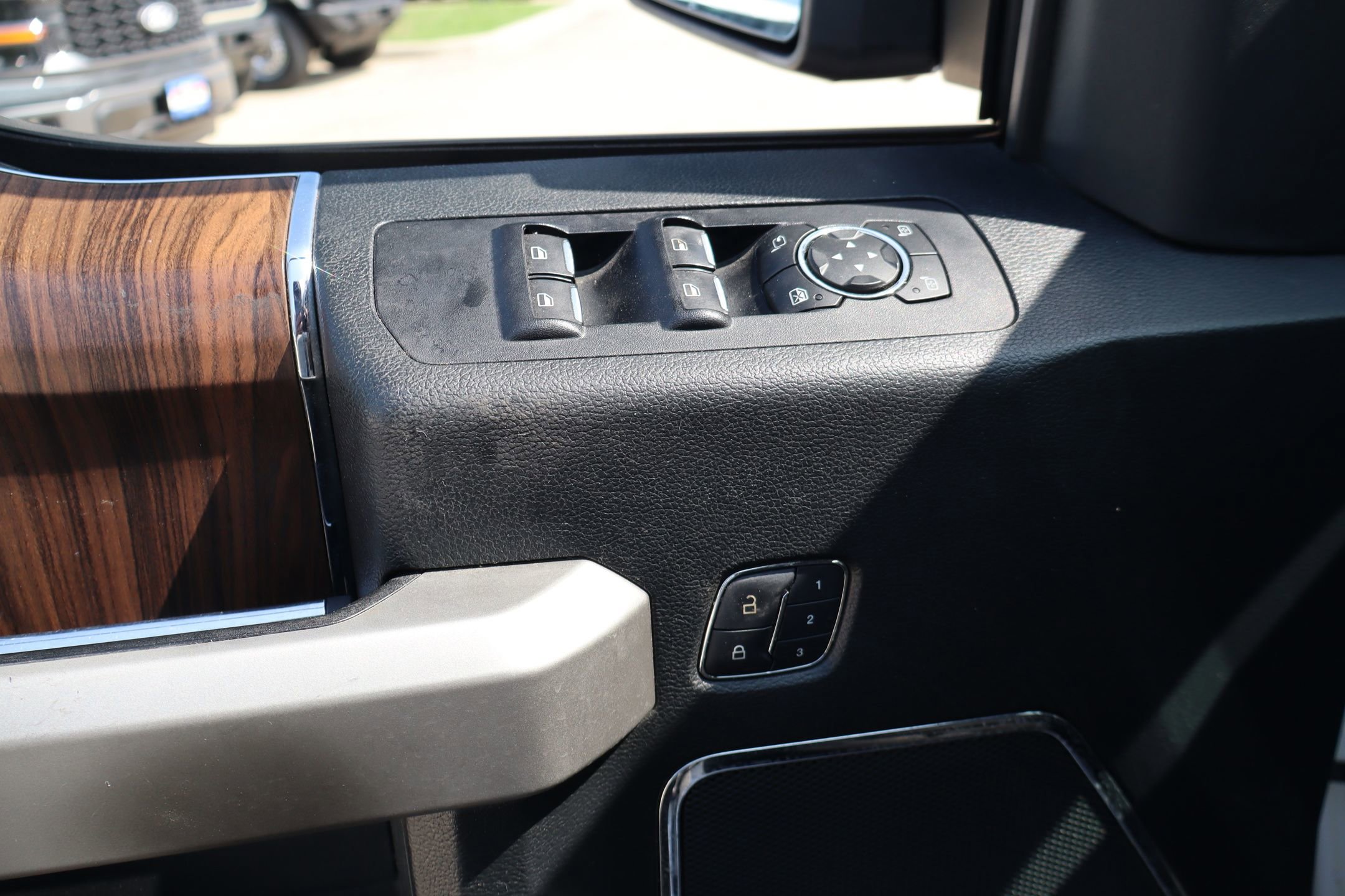 Used 2015 Ford F150 Lariat w/ Trailer Tow Package RWD image 13