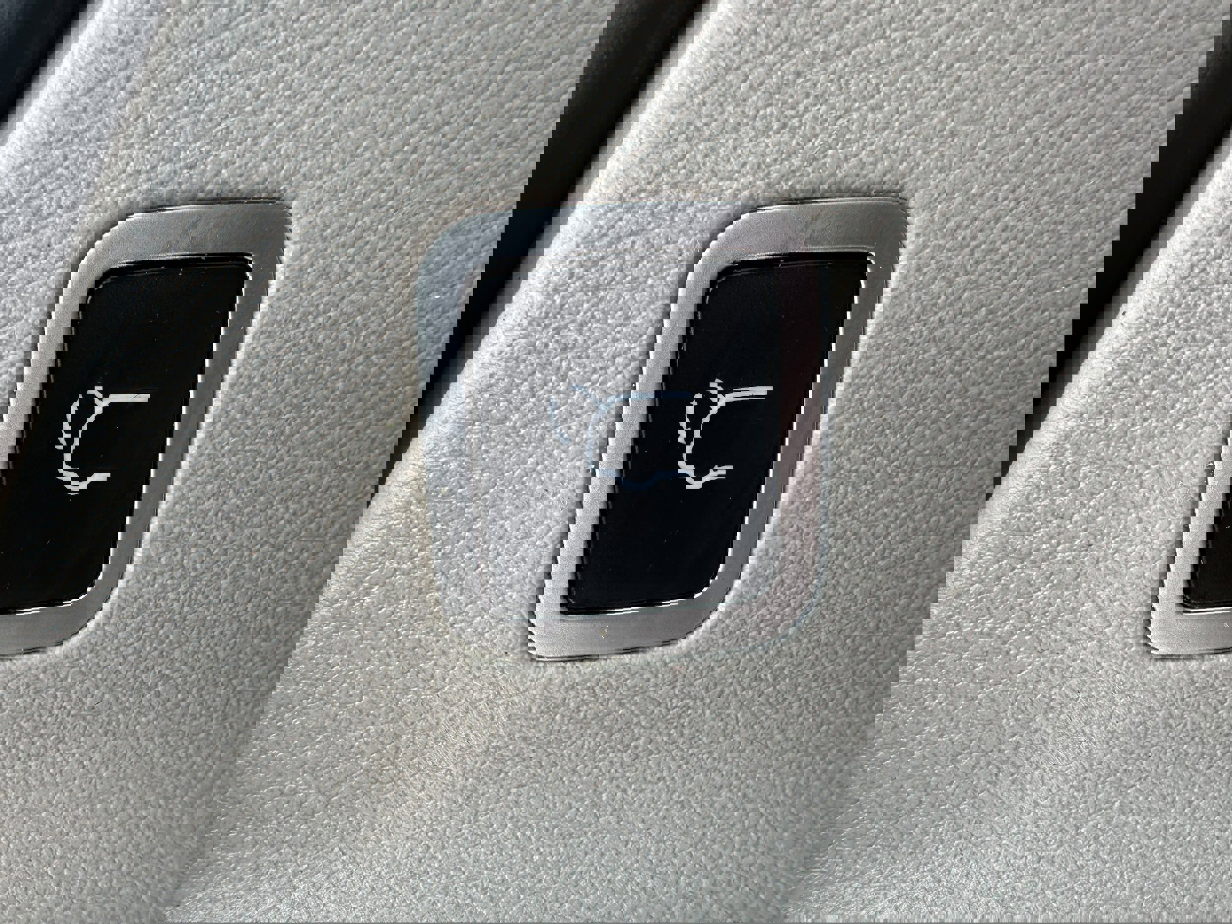 Used 2018 Chrysler Pacifica Limited image 14