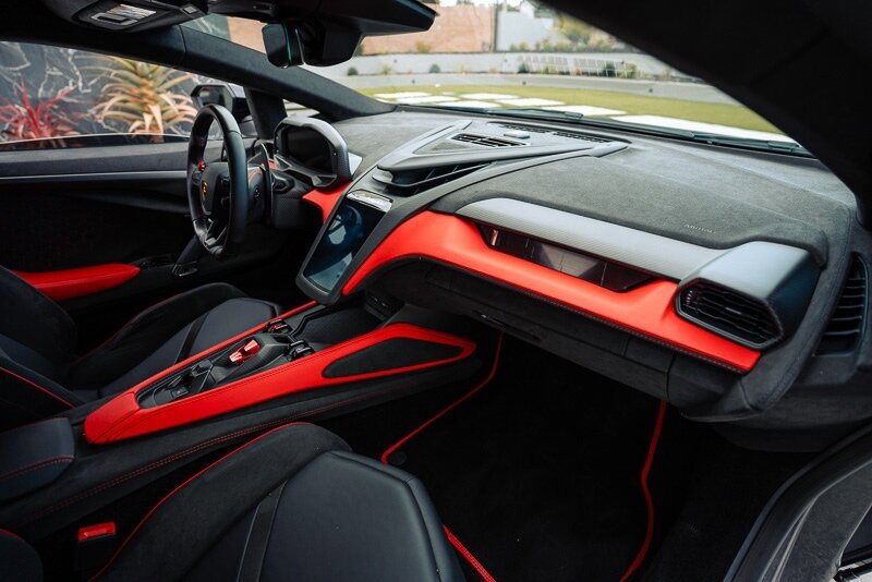 Used 2024 Lamborghini Revuelto image 6